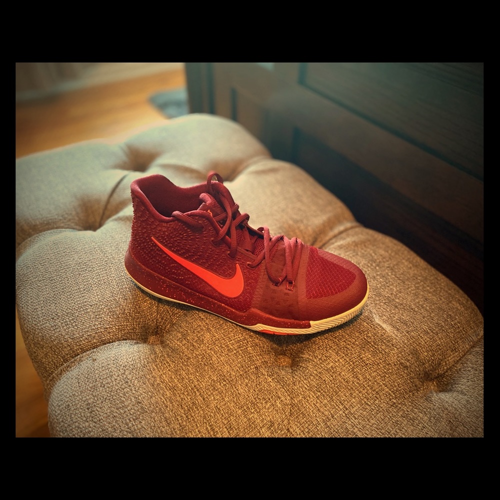 Kyrie Irving Azurie Elizabeth Sneakers - Youth